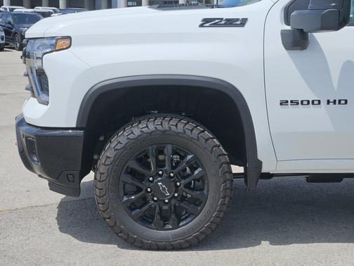 Summit White 2026 Chevrolet Silverado 2500 LT