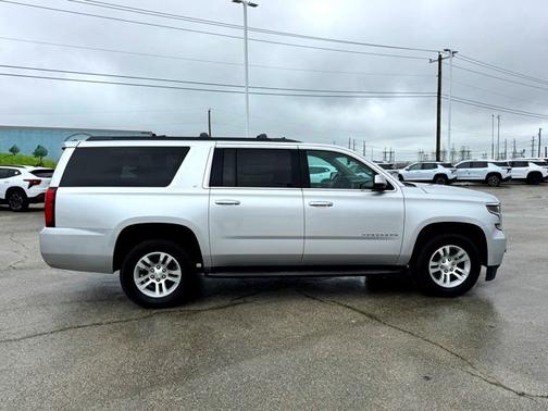Silver Ice Metallic 2018 Chevrolet Suburban LT