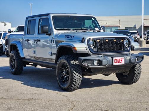 Silver Zynith Clearcoat 2024 Jeep Gladiator Willys