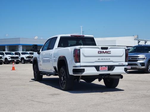 Summit White 2025 GMC Sierra 2500 AT4