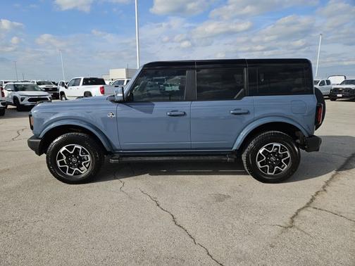 Blue 2024 Ford Bronco Outer Banks