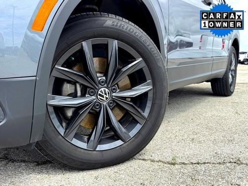 Gray 2024 Volkswagen Tiguan 2.0T SE