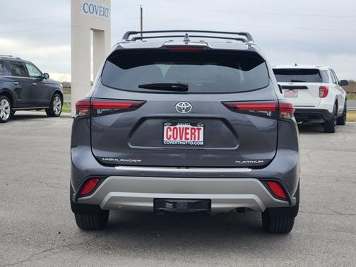 Gray 2024 Toyota Highlander Platinum