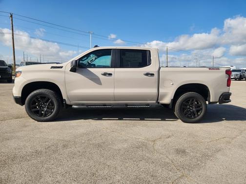 White Sands 2026 Chevrolet Silverado 1500 Custom Trail Boss