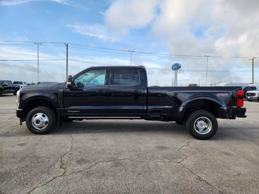 Agate Black Metallic 2026 Ford F-350 Platinum