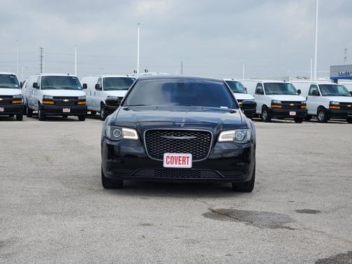 Gloss Black 2023 Chrysler 300 Touring