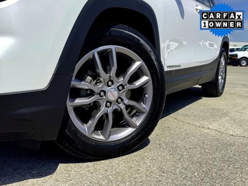 White Frost Tricoat 2022 GMC Terrain SLT