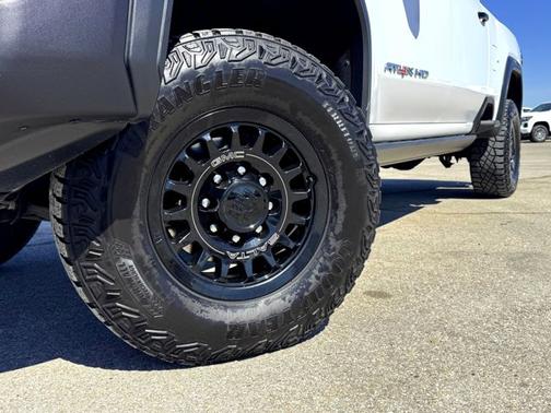 Summit White 2024 GMC Sierra 2500 AT4X