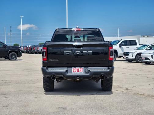 Diamond Black Crystal Pearlcoat 2019 RAM 1500 Rebel