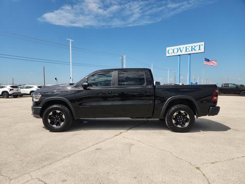 Diamond Black Crystal Pearlcoat 2019 RAM 1500 Rebel