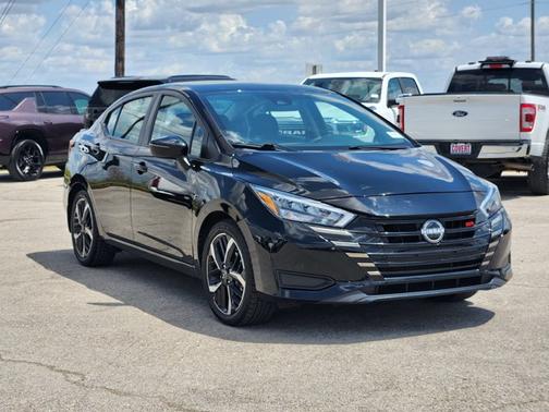 Super Black 2025 Nissan Versa SR