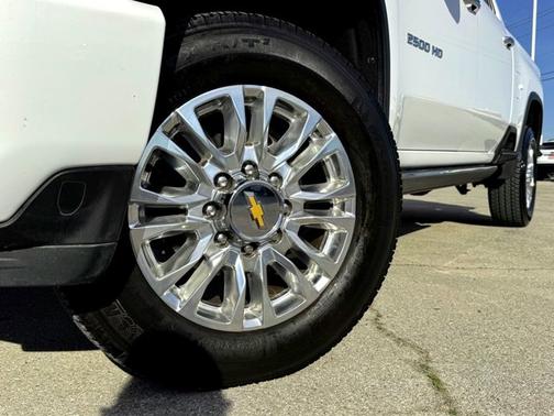 Summit White 2022 Chevrolet Silverado 2500 High Country