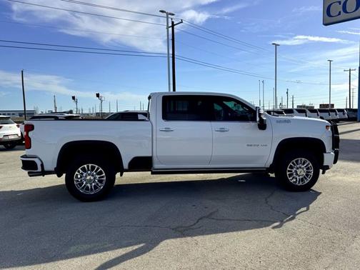 Summit White 2022 Chevrolet Silverado 2500 High Country
