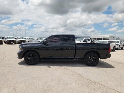 Brilliant Black Crystal Pearlcoat 2016 RAM 1500 Tradesman/Express