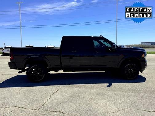 Diamond Black Crystal Pearlcoat 2024 RAM 2500 Limited
