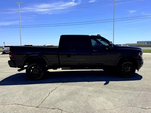Diamond Black Crystal Pearlcoat 2024 RAM 2500 Limited