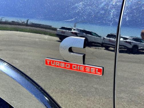 Diamond Black Crystal Pearlcoat 2024 RAM 2500 Limited