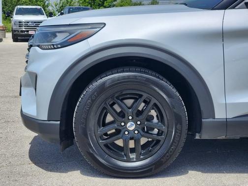 Space White Metallic 2026 Ford Explorer Active