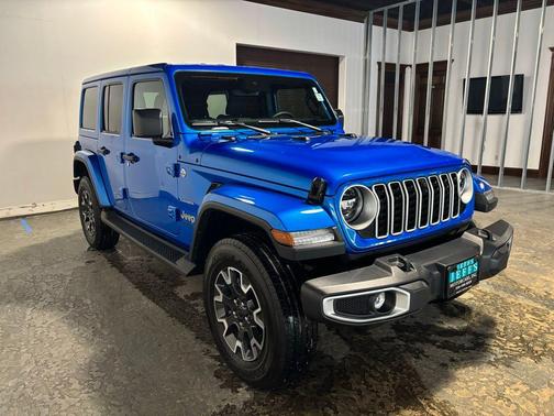 2024 Jeep Wrangler 4-Door Sahara