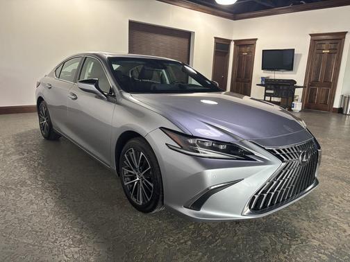 2024 Lexus ES 300h F SPORT Handling