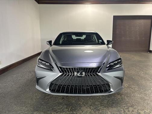 2024 Lexus ES 300h F SPORT Handling