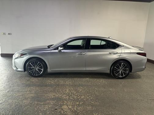 2024 Lexus ES 300h F SPORT Handling