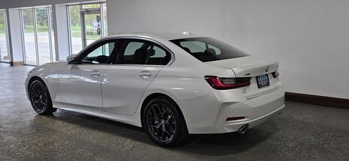 2025 BMW 330 i xDrive