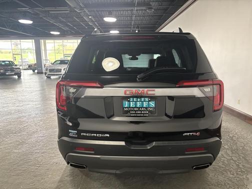 2023 GMC Acadia AWD AT4