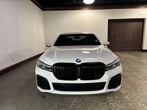 2022 BMW M760 xDrive