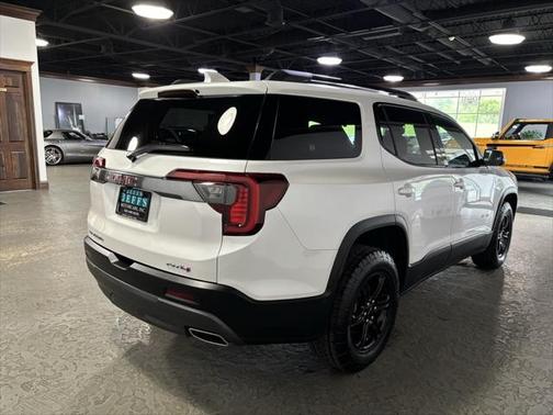 2023 GMC Acadia AWD AT4