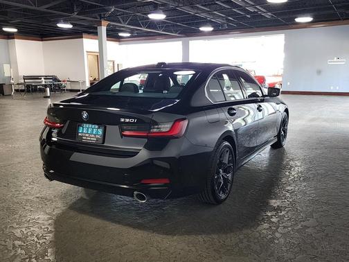 2025 BMW 330 i xDrive
