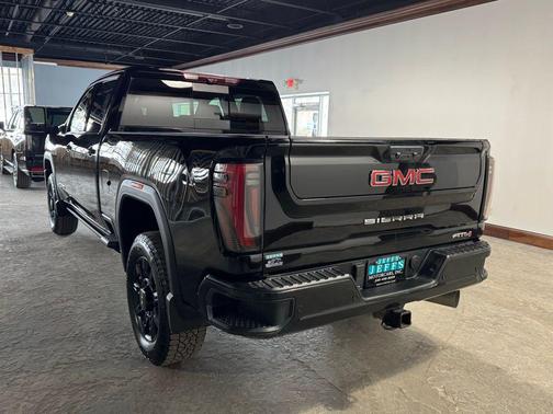 2024 GMC Sierra 2500 AT4