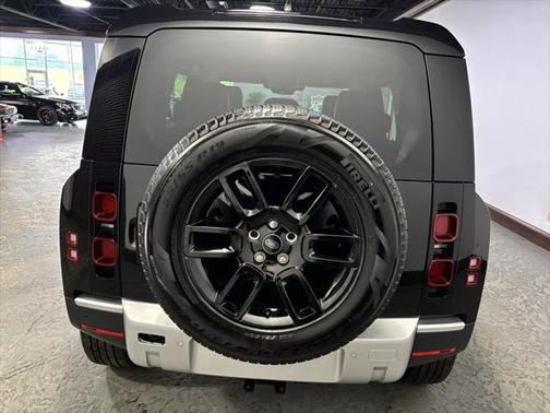 2024 Land Rover Defender 110 P300