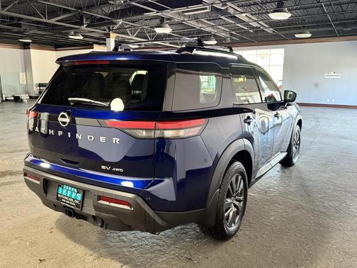 2022 Nissan Pathfinder SV 4WD