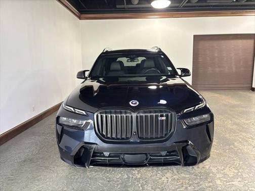 2023 BMW X7 M60i