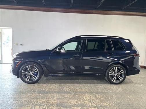 2023 BMW X7 M60i