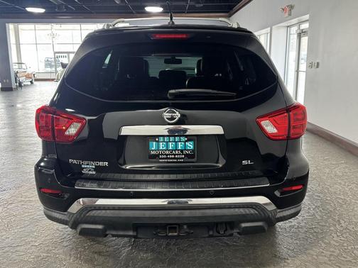 2017 Nissan Pathfinder SL