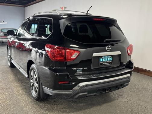 2017 Nissan Pathfinder SL