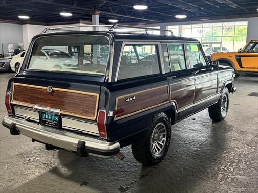 1990 Jeep Grand Wagoneer Base