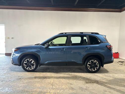 2025 Subaru Forester Base