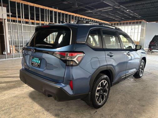 2025 Subaru Forester Base