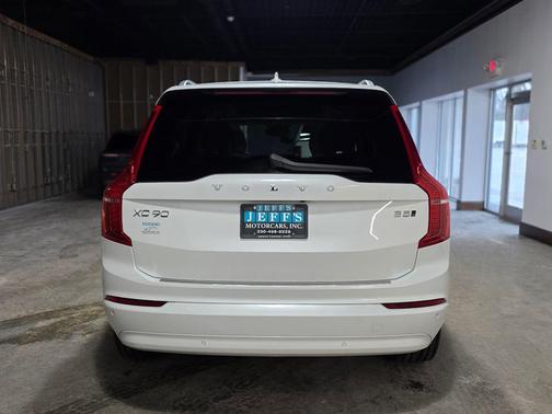 2023 Volvo XC90 B5 Core
