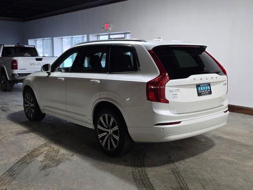 2023 Volvo XC90 B5 Core