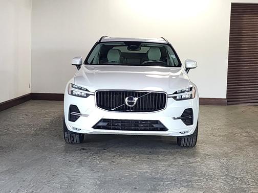 2022 Volvo XC60 B5 Momentum