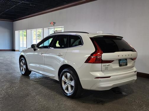2022 Volvo XC60 B5 Momentum