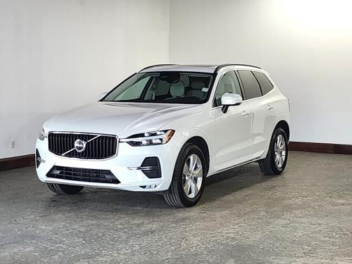2022 Volvo XC60 B5 Momentum