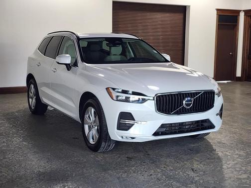 2022 Volvo XC60 B5 Momentum