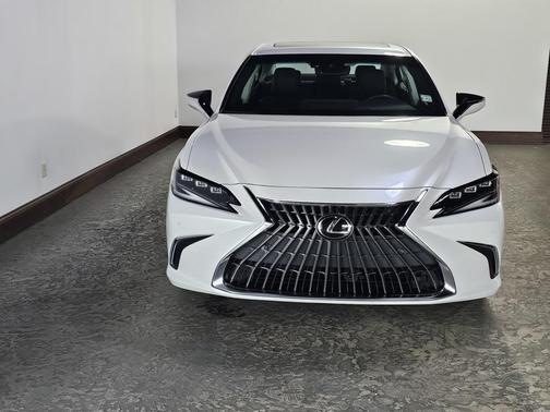 2024 Lexus ES 300h F SPORT Handling