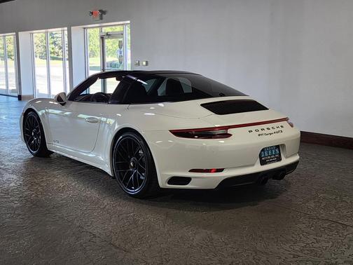 2018 Porsche 911 Targa 4 GTS