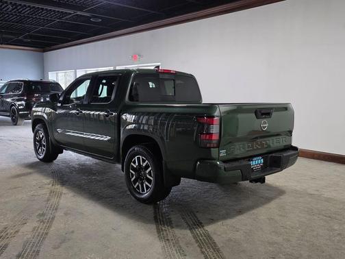 2024 Nissan Frontier SL